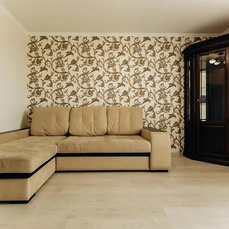 Luxury Family Apart on Golovna: Prime Border Route Location Chernivtsi Exterior photo