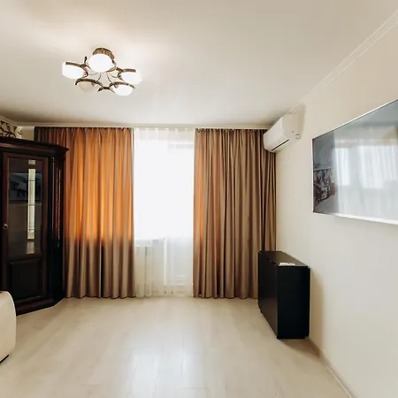Luxury Family Apart on Golovna: Prime Border Route Location Chernivtsi Exterior photo