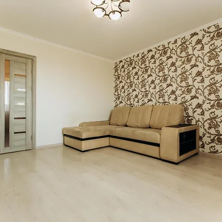 Luxury Family Apart on Golovna: Prime Border Route Location Chernivtsi Exterior photo