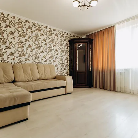 Luxury Family Apart on Golovna: Prime Border Route Location Chernivtsi Exterior photo