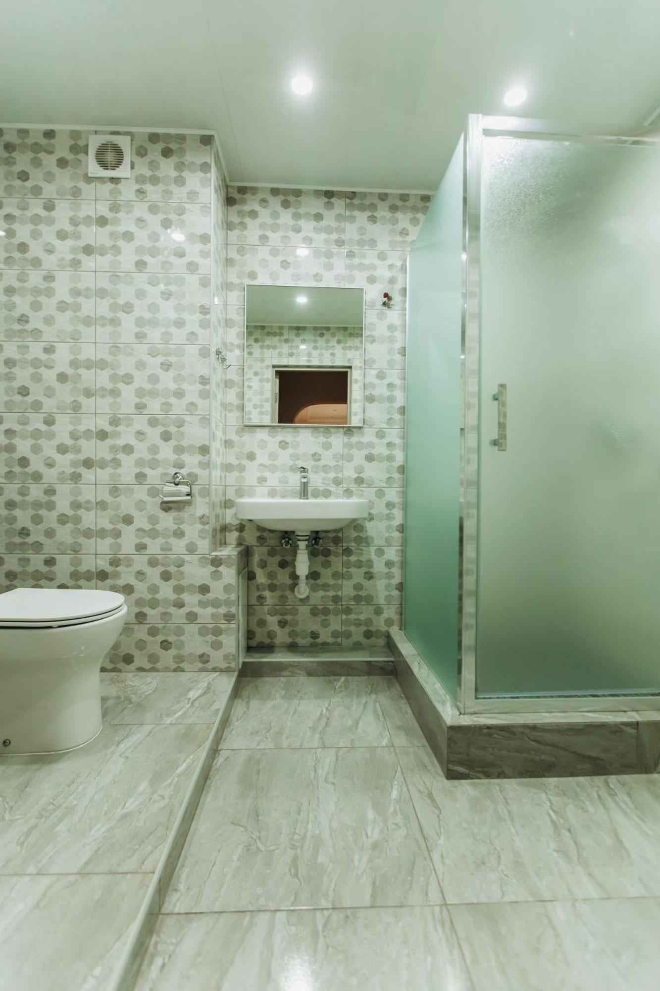 Luxury Family On Golovna: Prime Border Route Location Chernivtsi