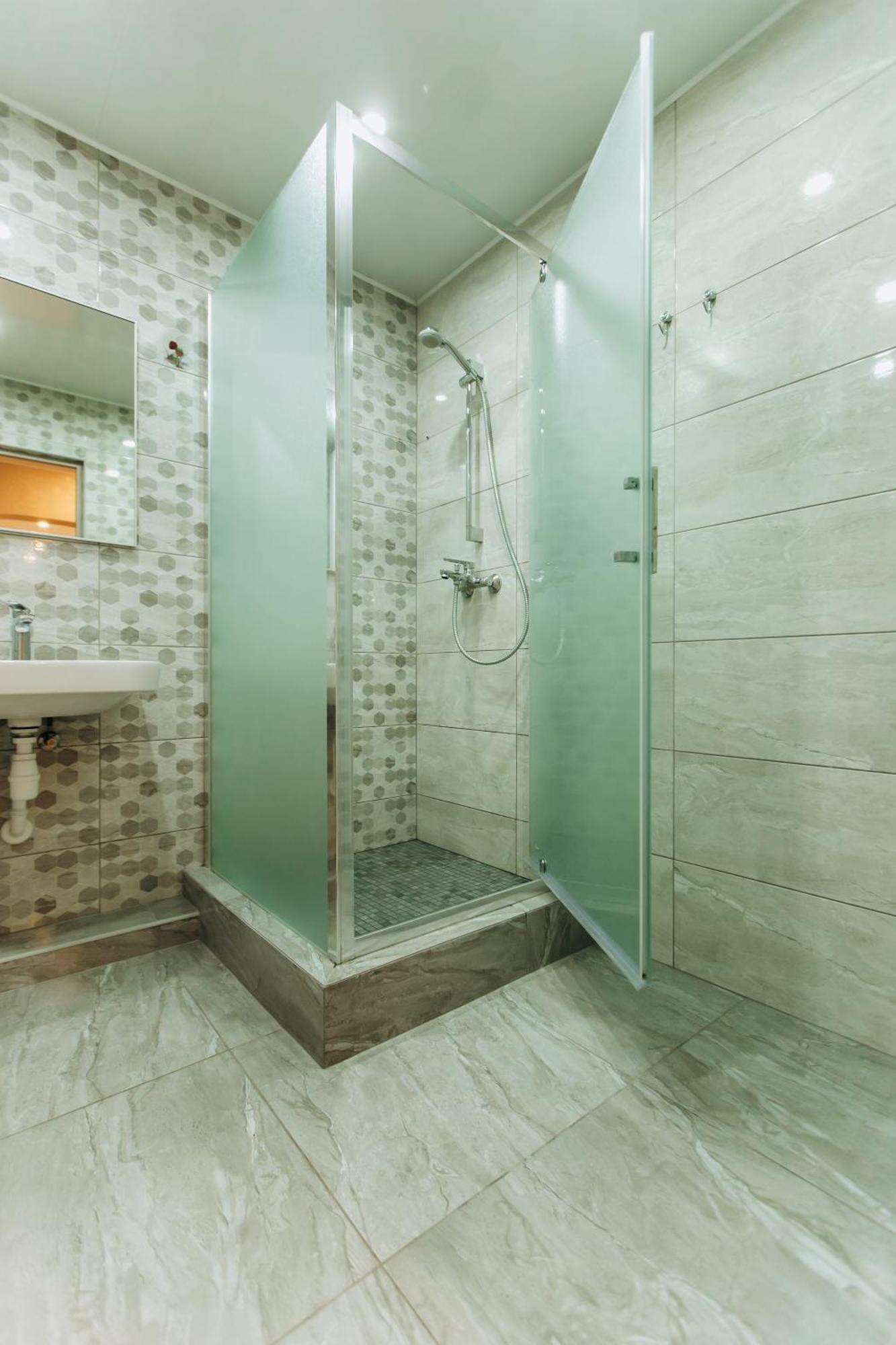 Luxury Family On Golovna: Prime Border Route Location Apartment *