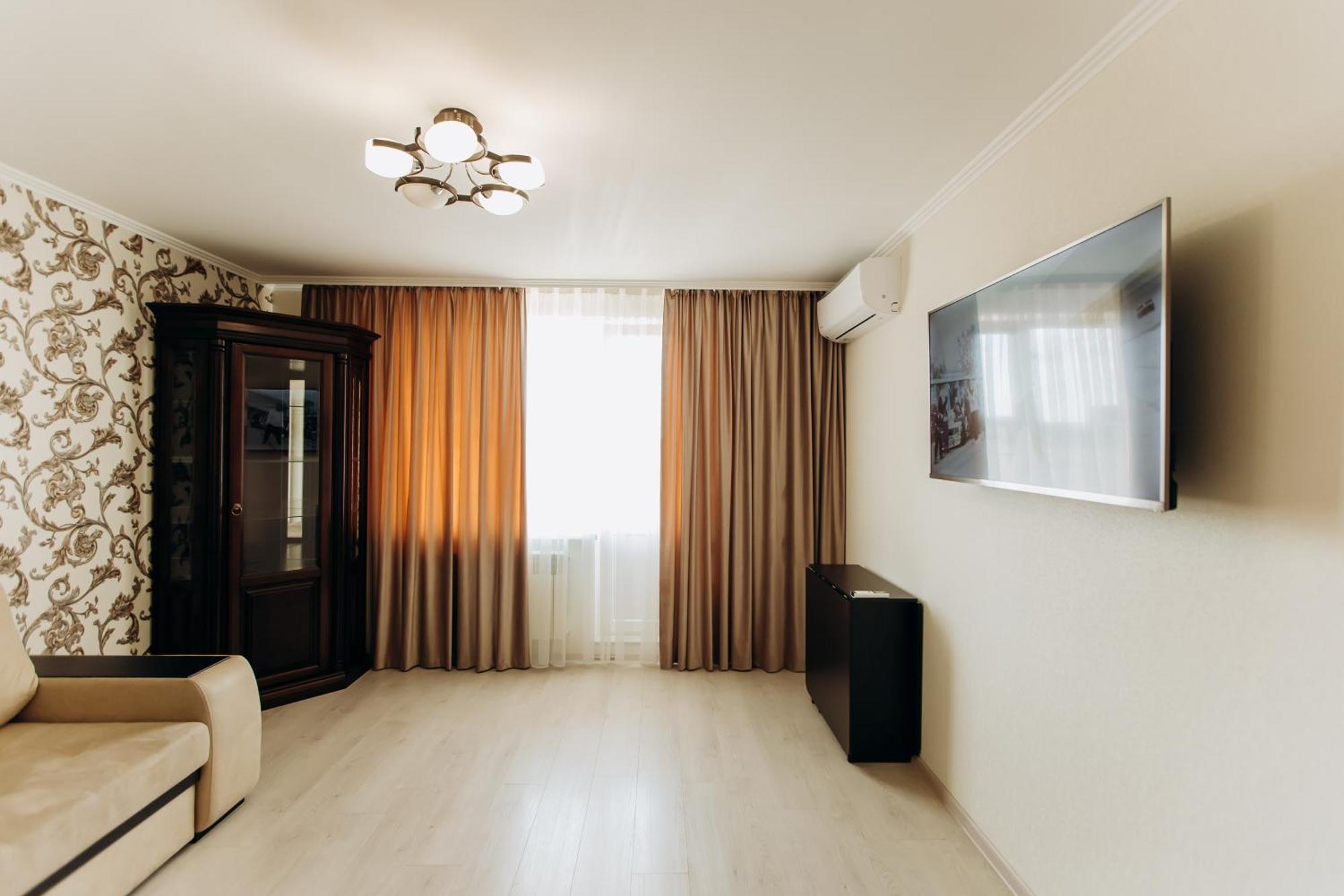 Luxury Family On Golovna: Prime Border Route Location