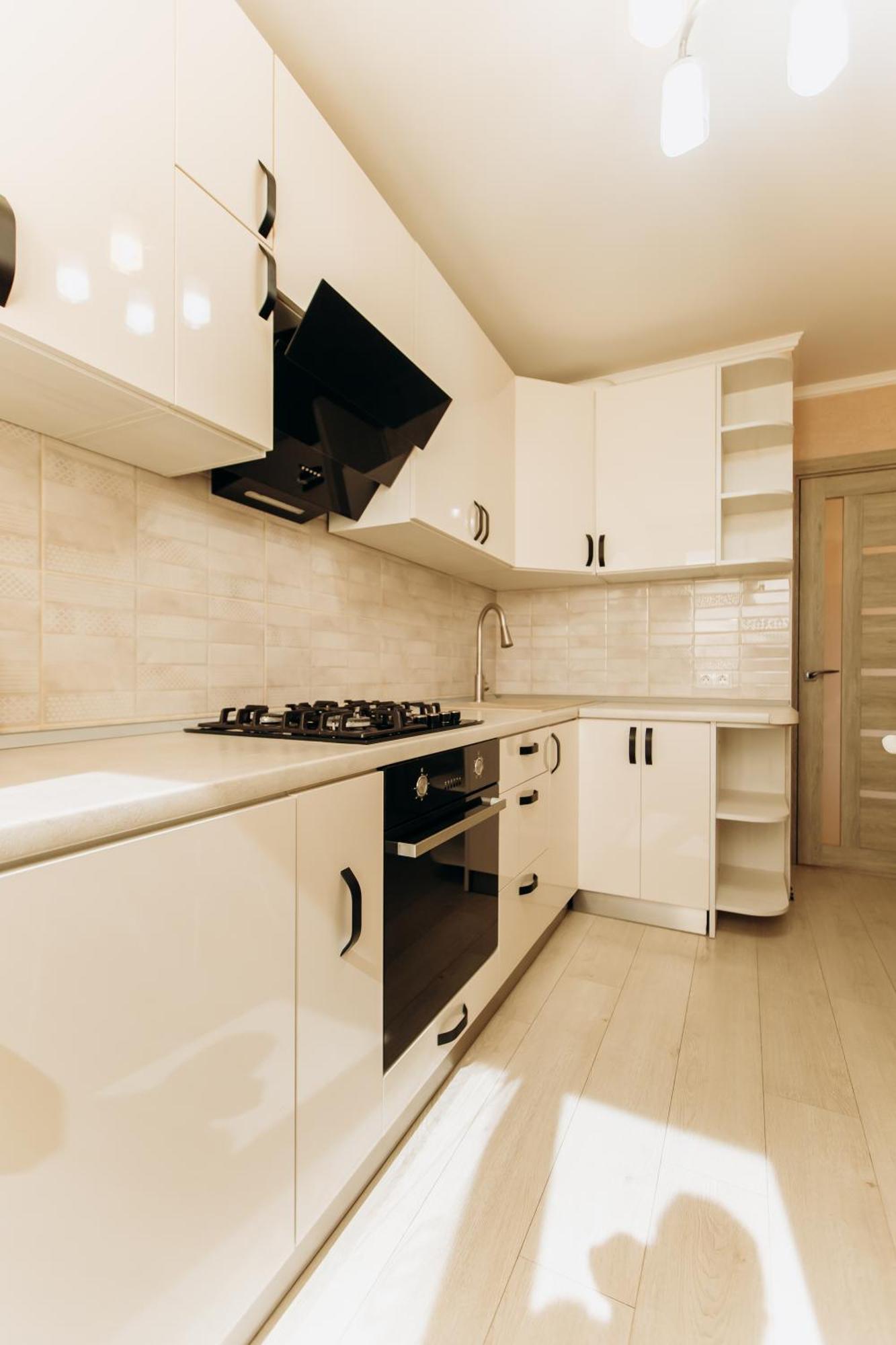 Luxury Family On Golovna: Prime Border Route Location * Chernivtsi