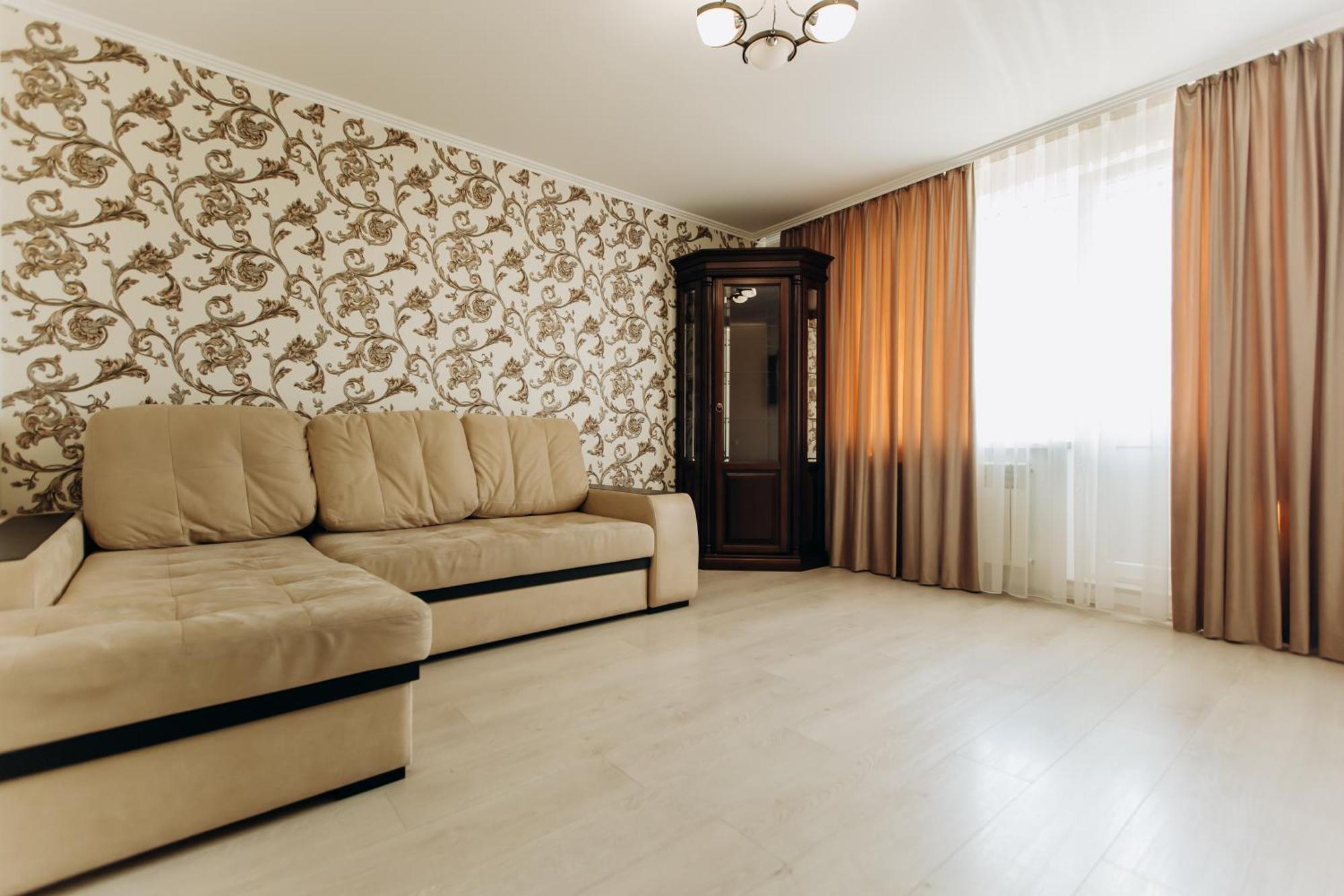 Apartment Luxury Family On Golovna: Prime Border Route Location Chernivtsi